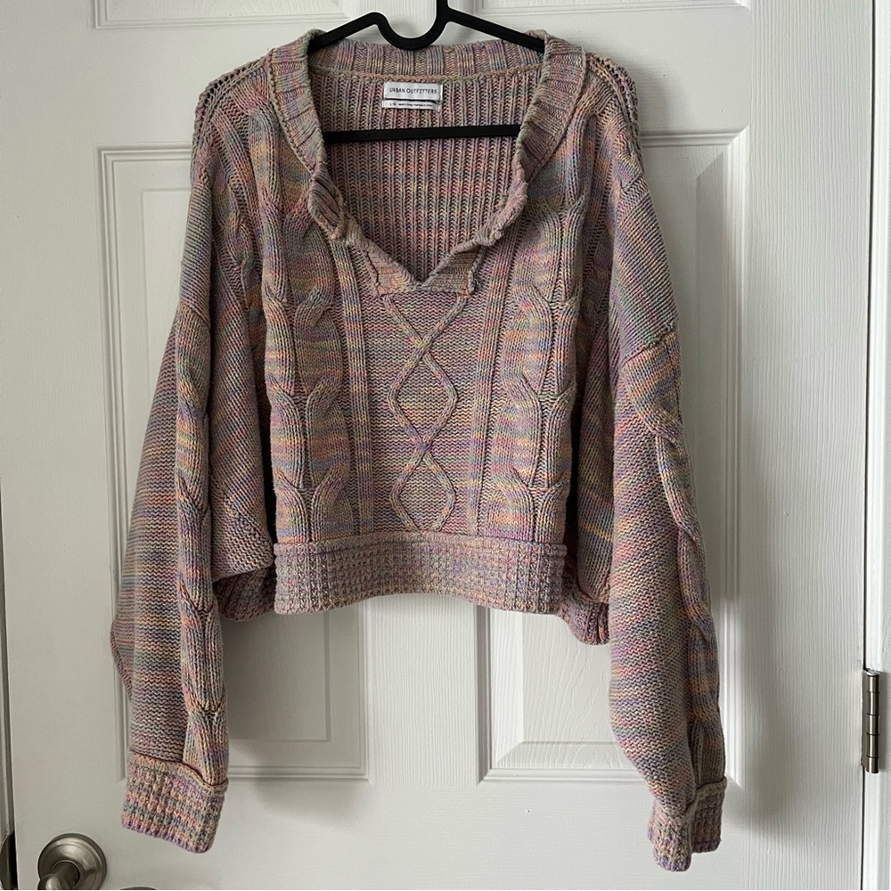 NWOT Women's UO Urban Outfitters Hazel Notch Cable Knit Cropped Sweater in Large - Picture 2 of 10